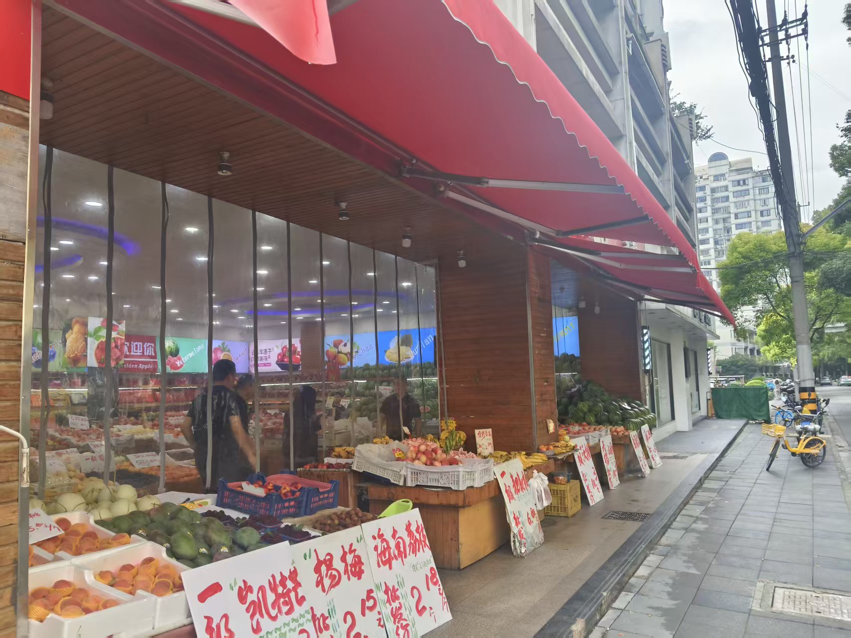 中国の街の果物屋